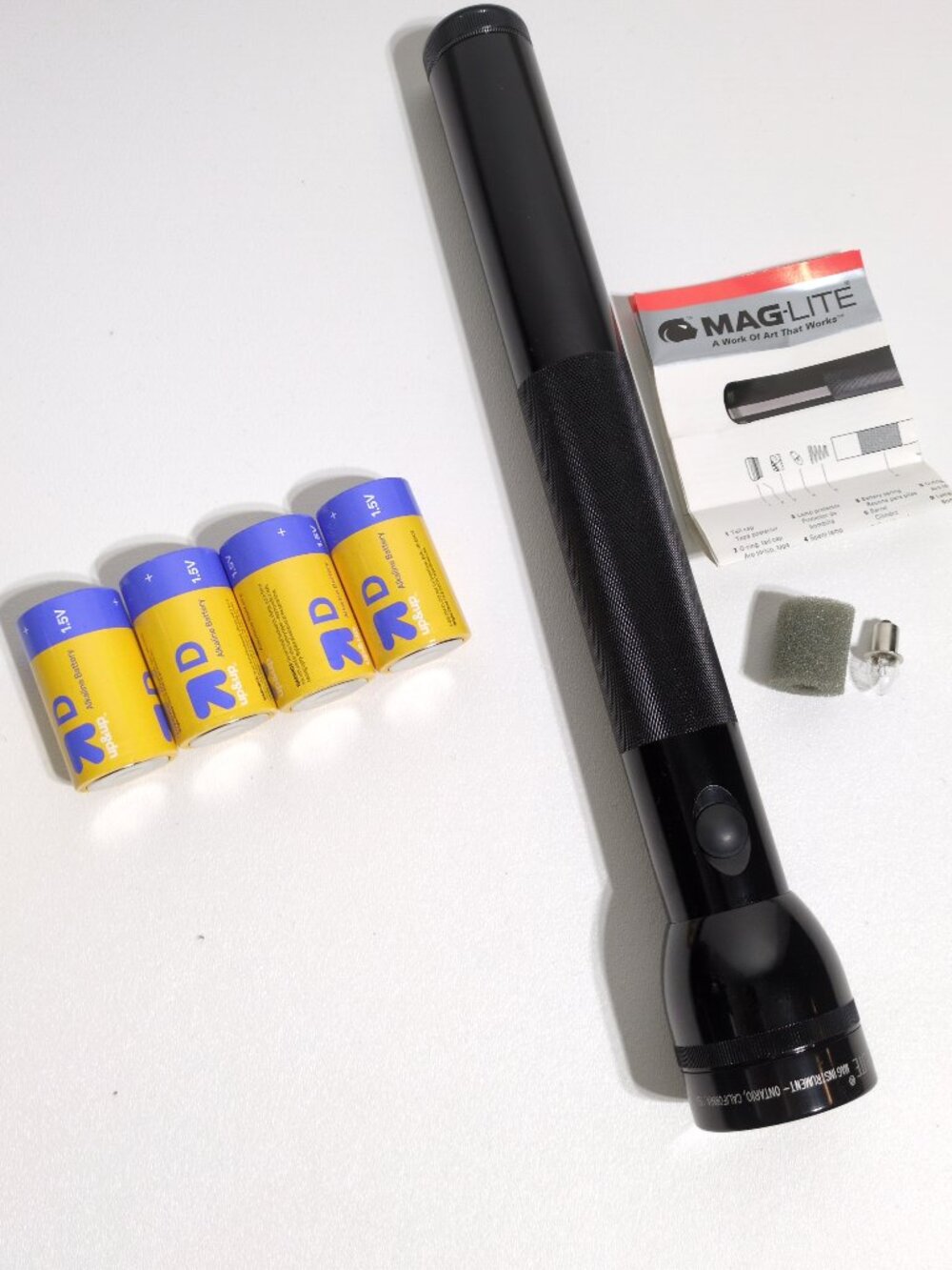 MAGLITE 4 Cell Incandescent Flashlight Black Metal 15 Inch D Batteries Included